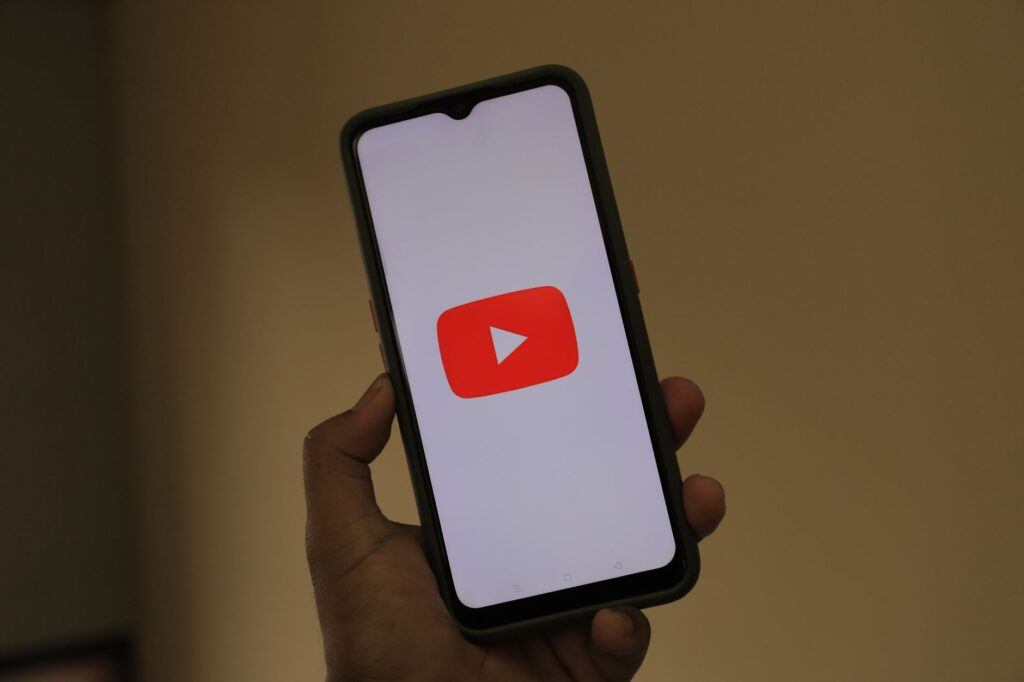create faceless YouTube videos