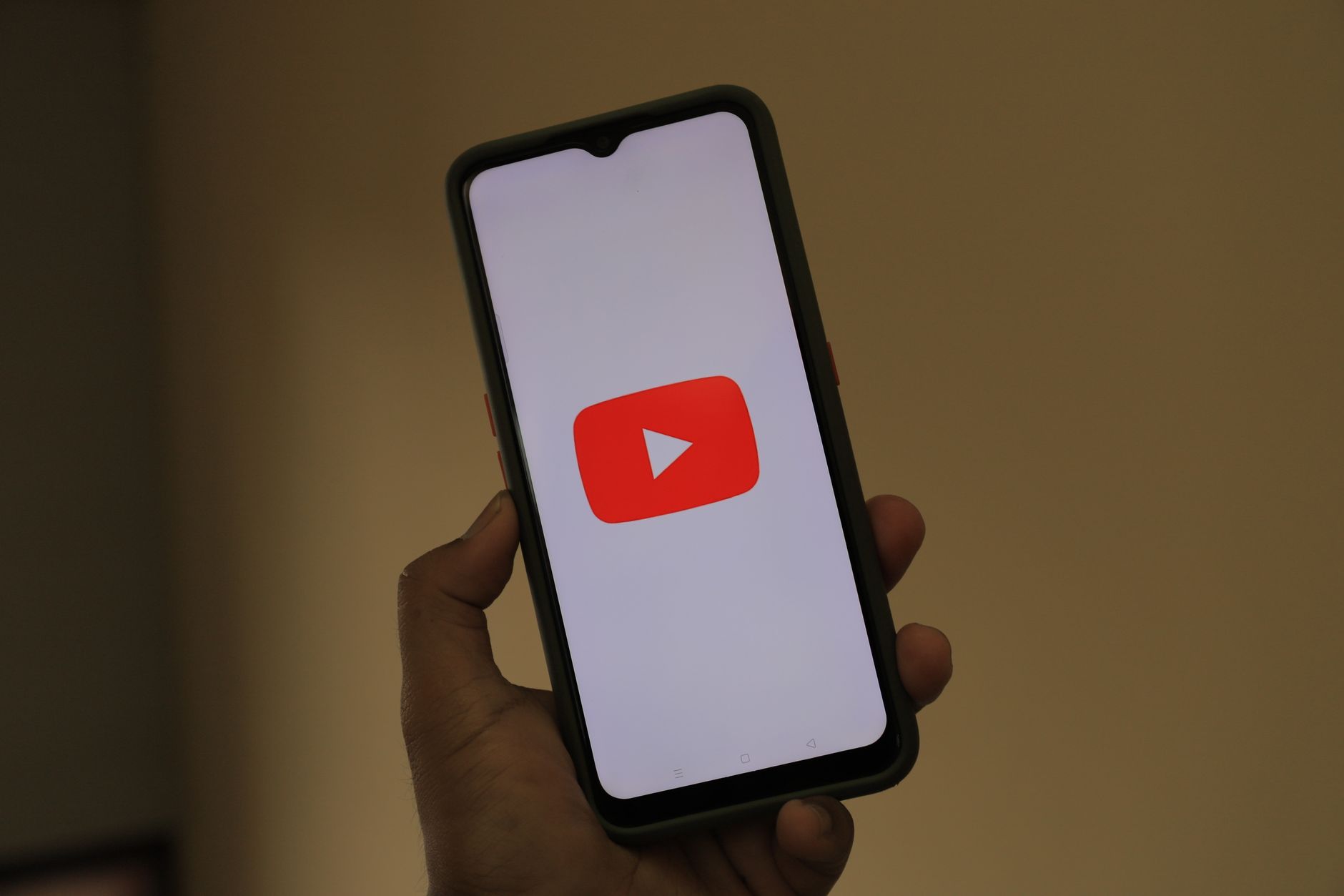 create faceless YouTube videos